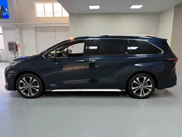 Toyota Granvia 2023