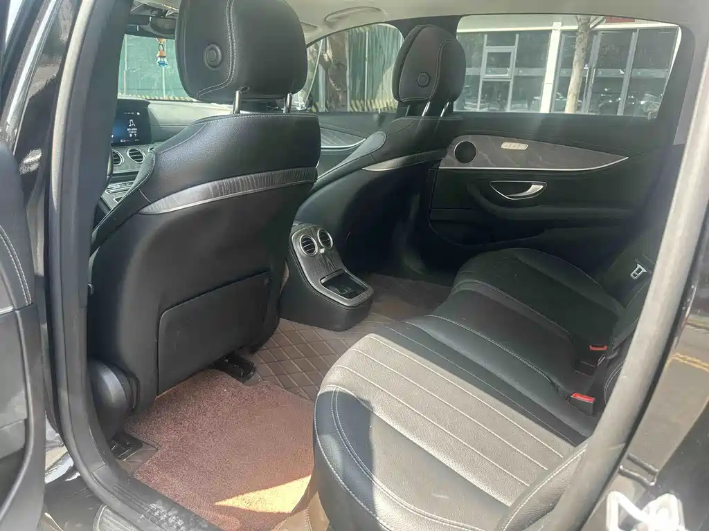 Mercedes-Benz E-Class 2023 — фото 3