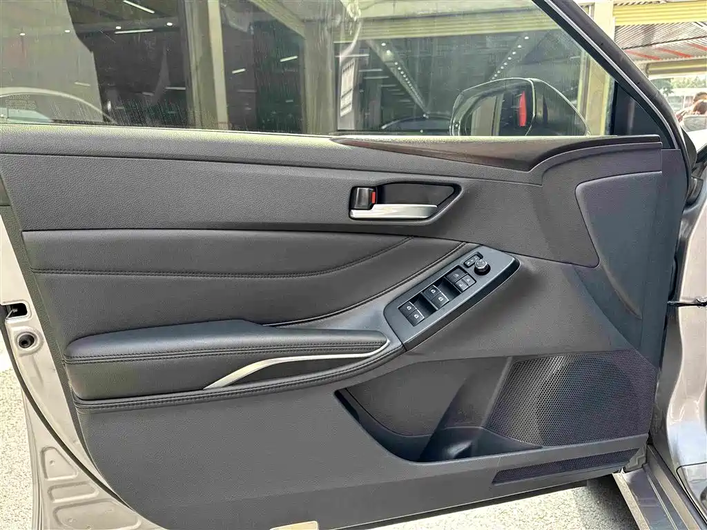 Toyota Avalon 2022 — фото 17