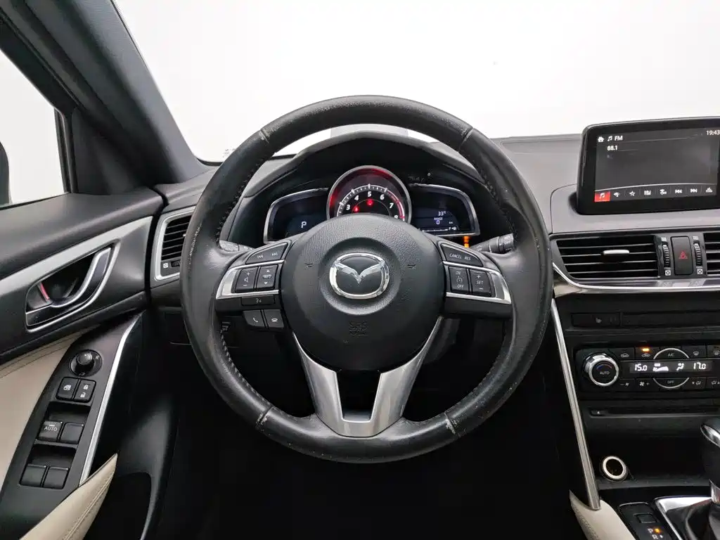 Mazda CX-4 2016 — фото 11