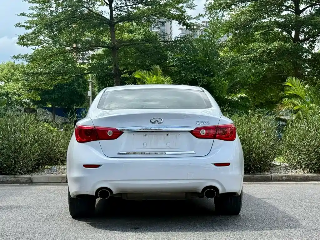 Infiniti Q50L 2016 — фото 24