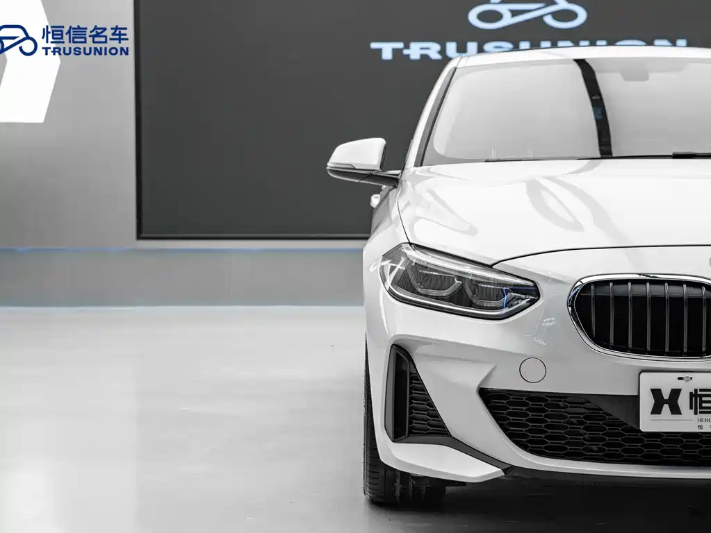 BMW 1 Series 2019 — фото 9