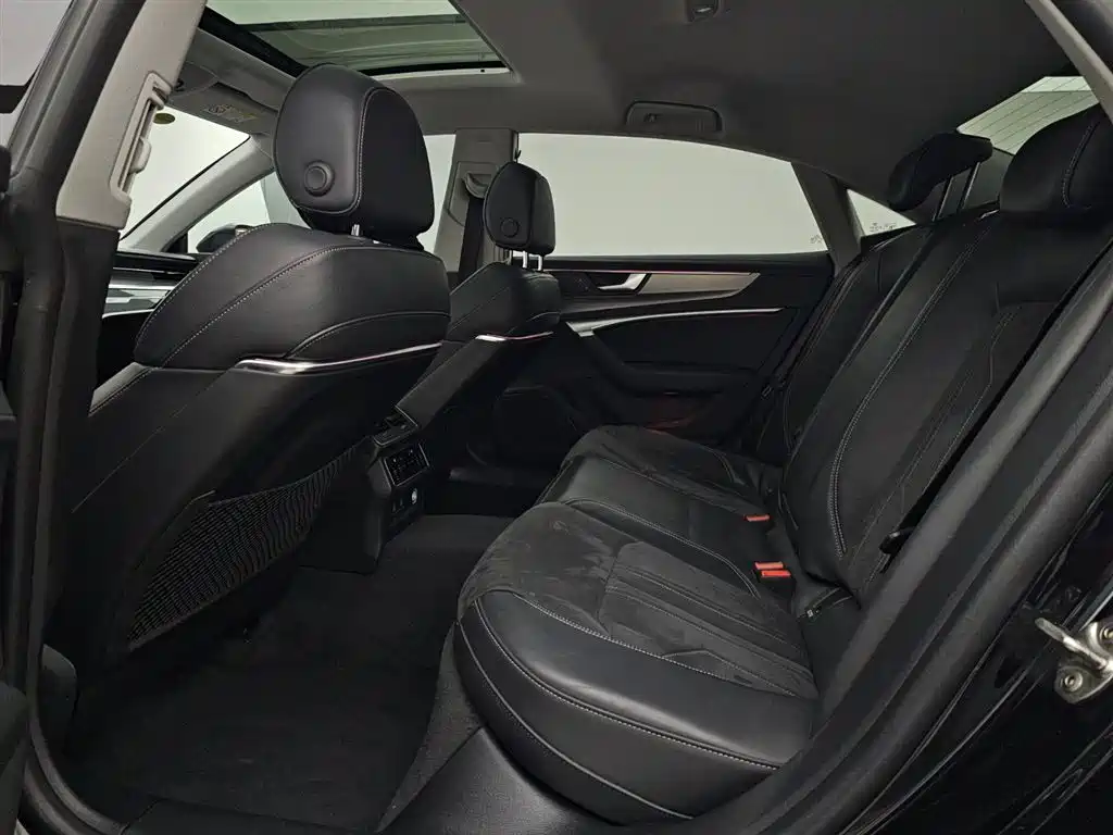 Audi A7L 2024 — фото 12