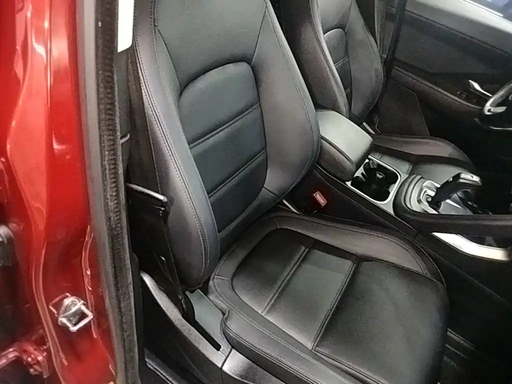 Jaguar E-PACE 2020 — фото 25