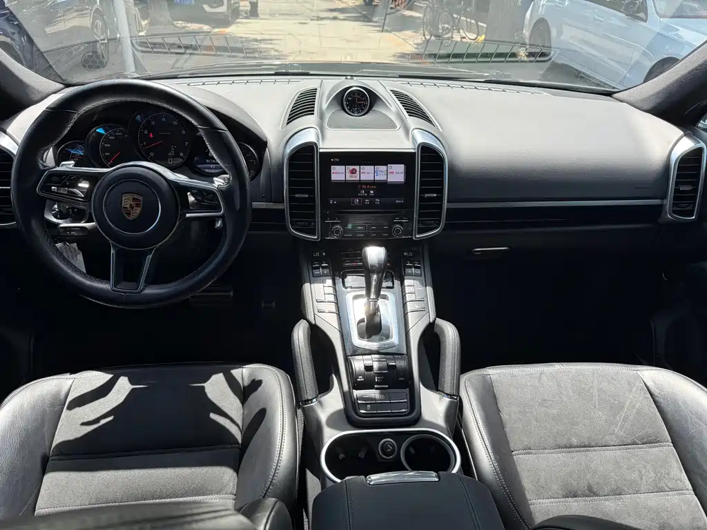 Porsche Cayenne 2018 — фото 15