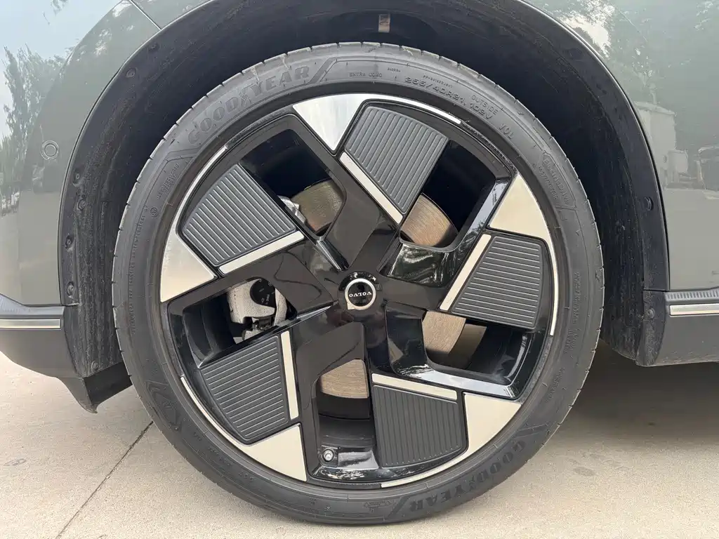 Volvo XC70 PHEV 2025 — фото 15
