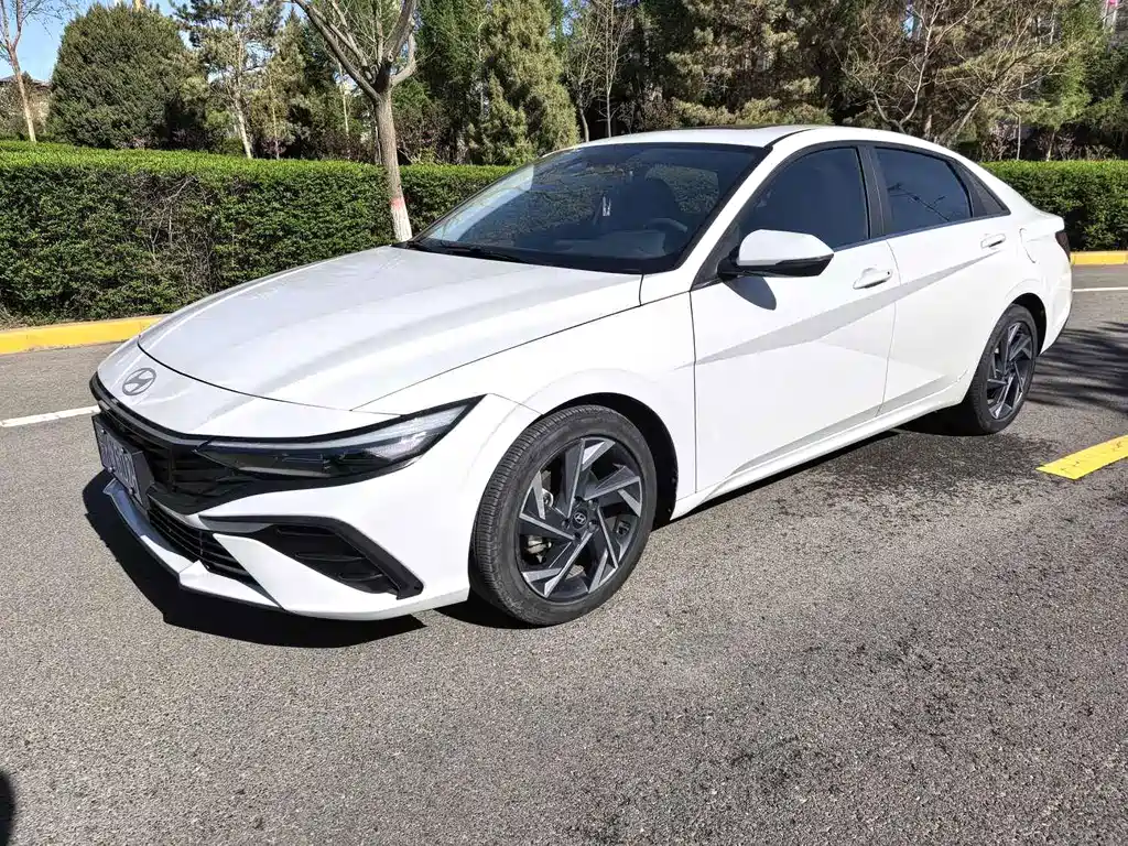 Hyundai Elantra 2024