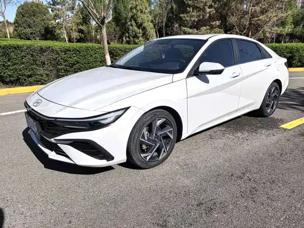 Hyundai Elantra 2024