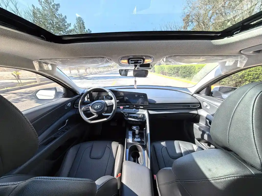 Hyundai Elantra 2024