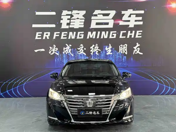 Toyota Crown 2015