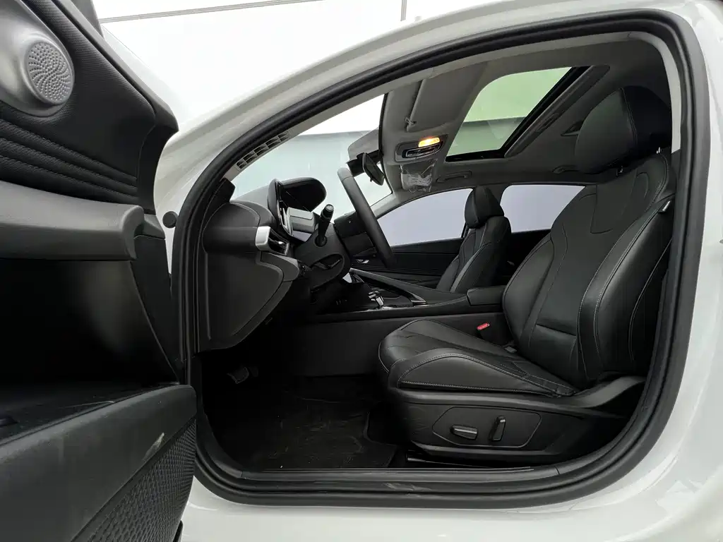 Hyundai Elantra 2022 — фото 15