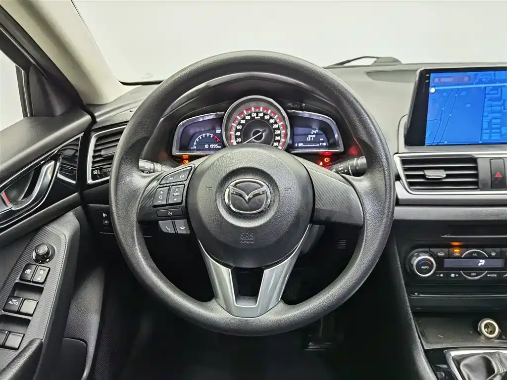 Mazda 3 Axela 2017 — фото 11