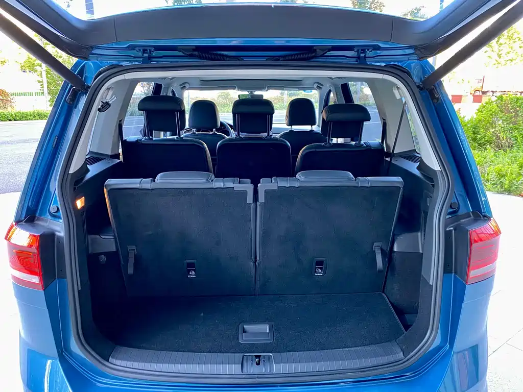 Volkswagen Touran 2017 — фото 16