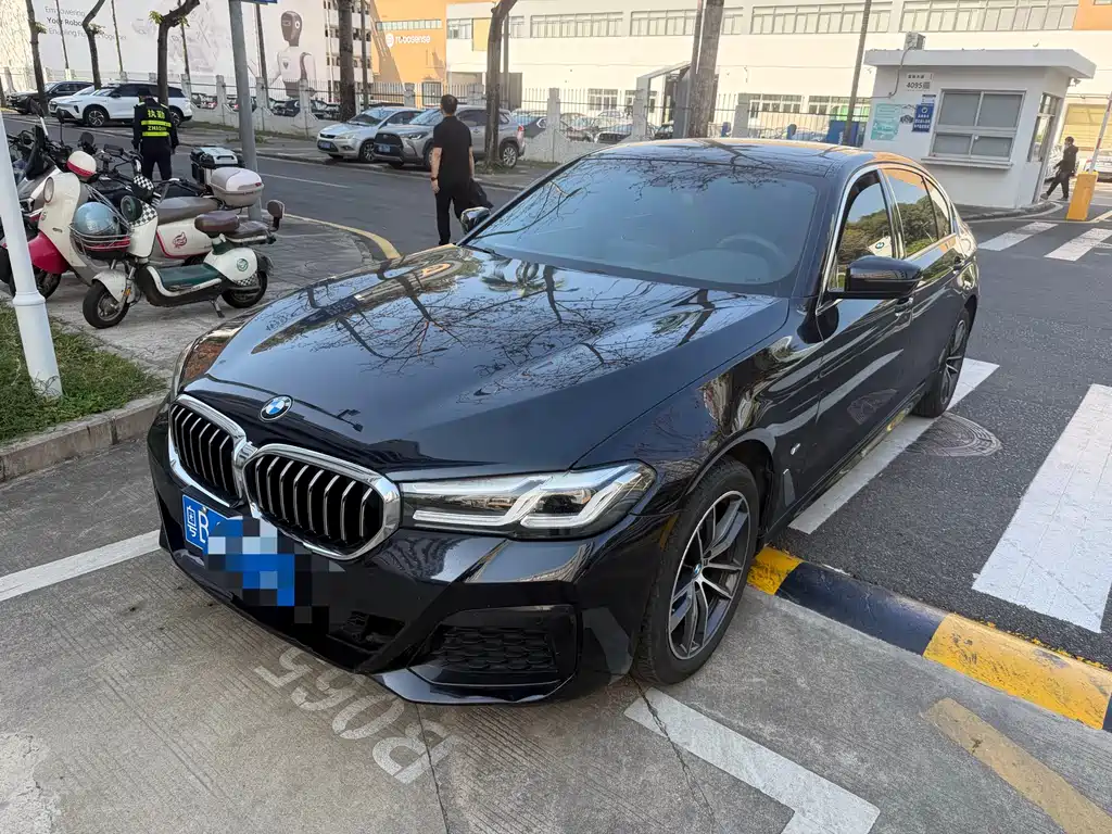 BMW 5 Series 2021 — фото 1