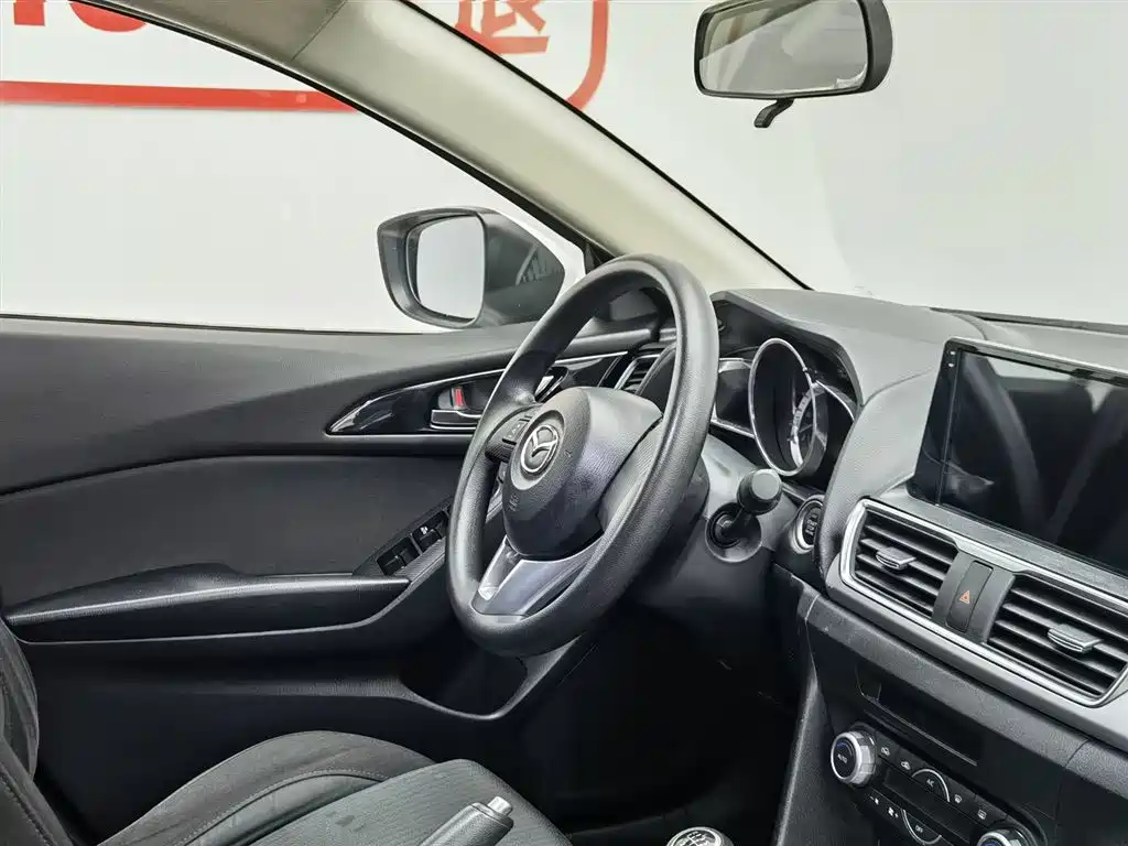 Mazda 3 Axela 2017 — фото 22