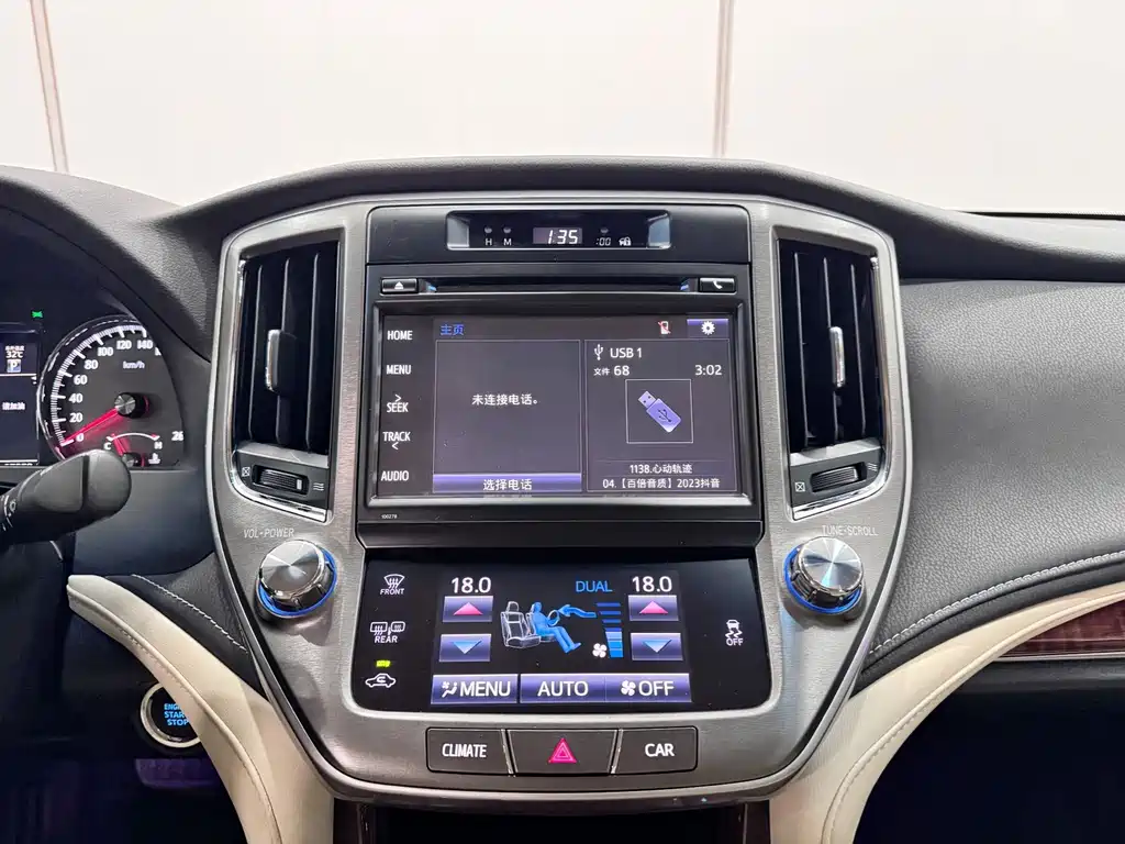 Toyota Crown 2016 — фото 15