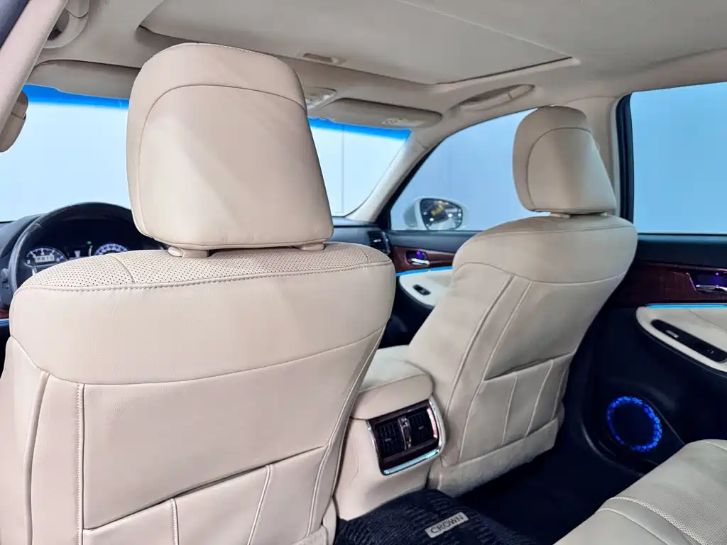 Toyota Crown 2016 — фото 16