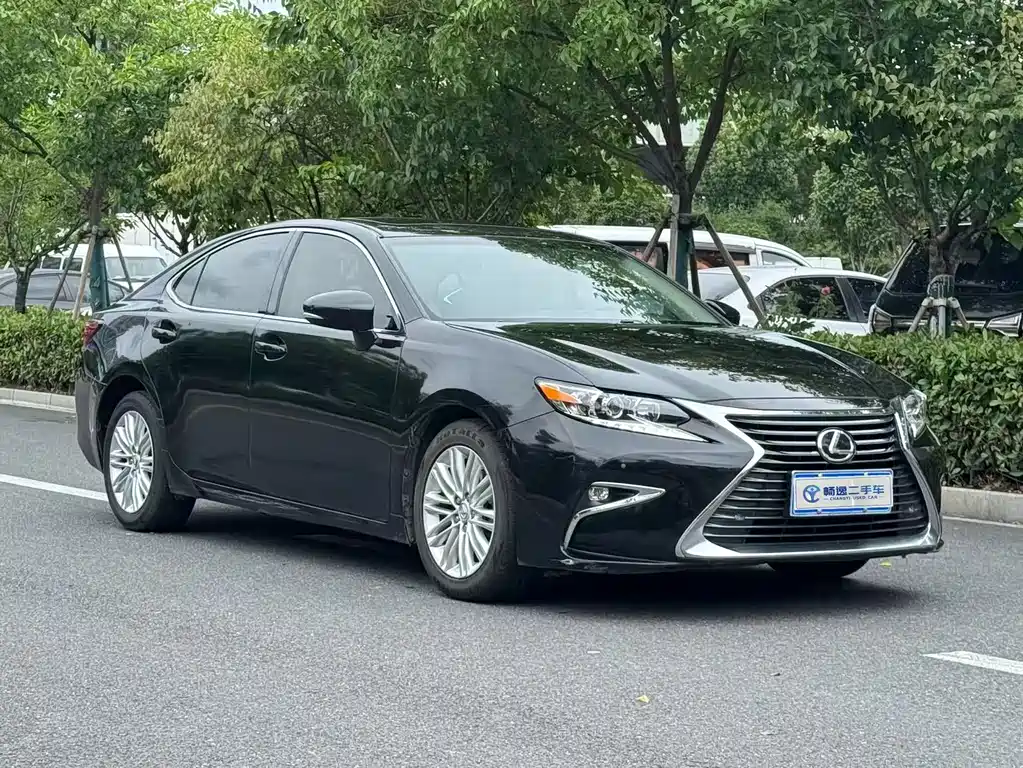 Lexus ES 2016 — фото 3