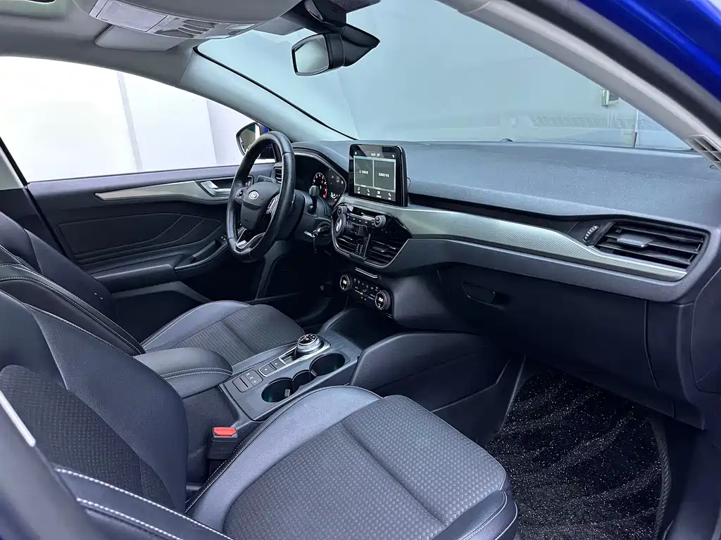 Ford Focus 2019 — фото 14