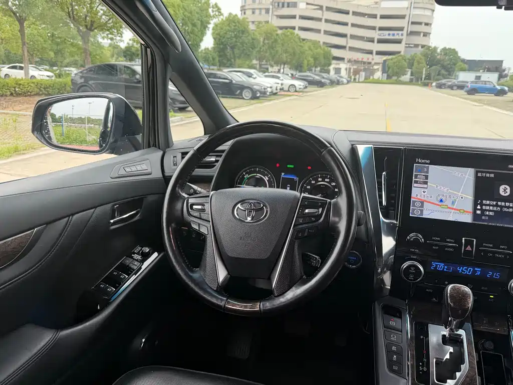 Toyota Alphard 2020 — фото 16
