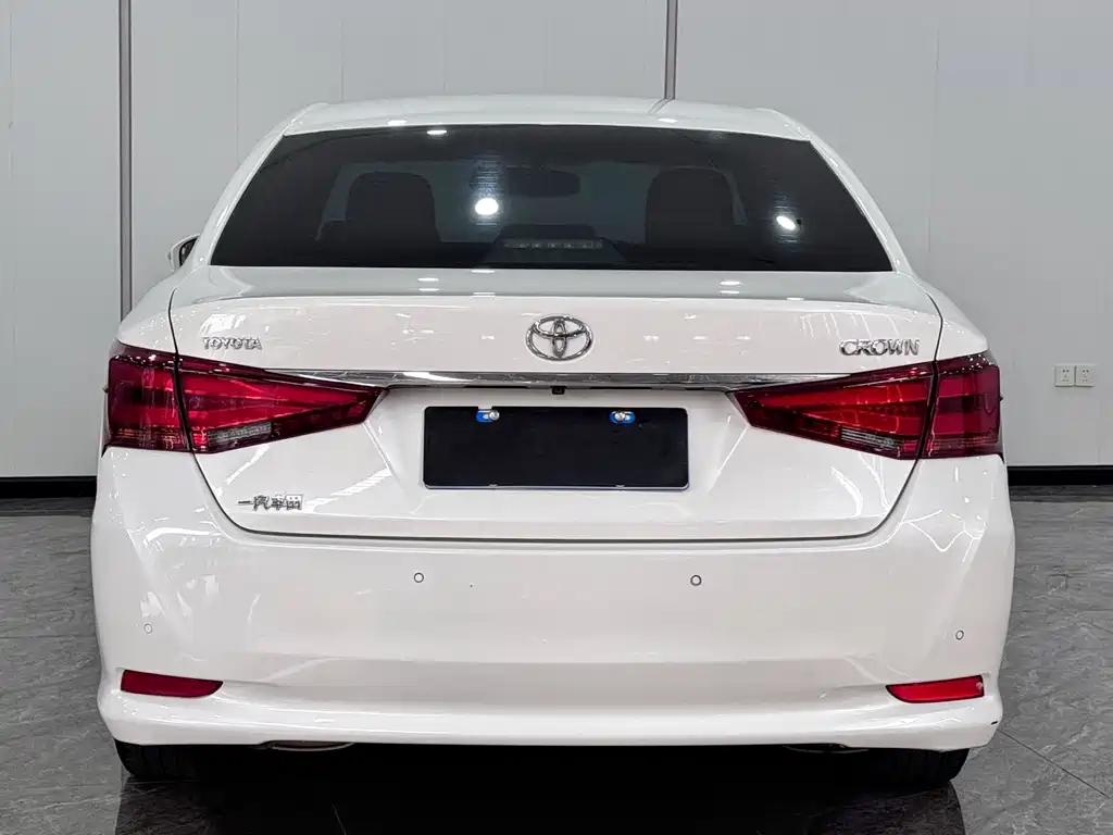 Toyota Crown 2016