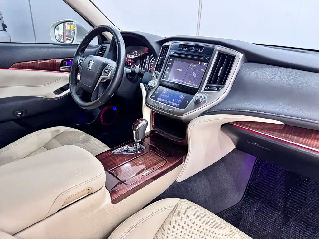 Toyota Crown 2016 — фото 8