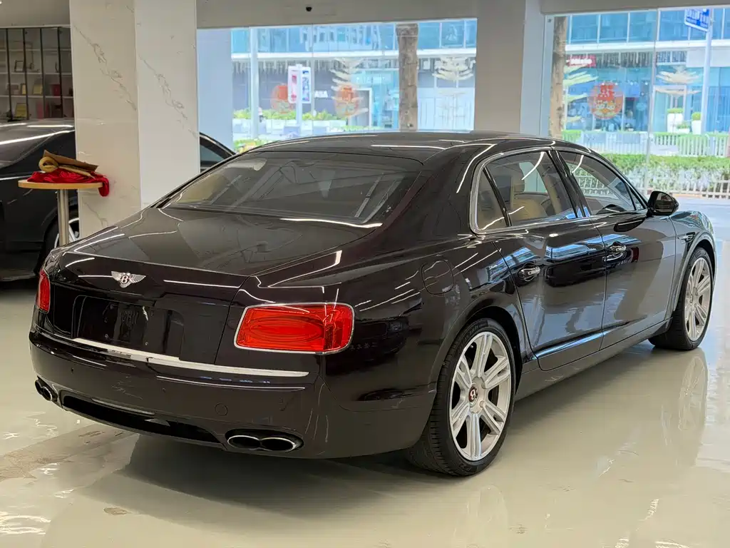 Bentley Flying Spur 2016 — фото 12