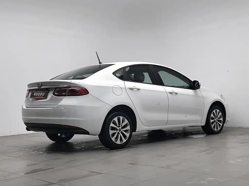 Fiat Viaggio 2014 — фото 2