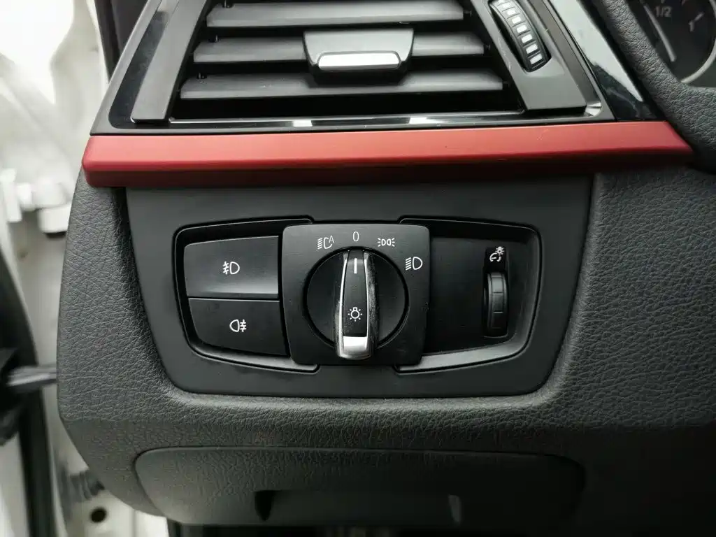 BMW 3 Series 2015 — фото 21