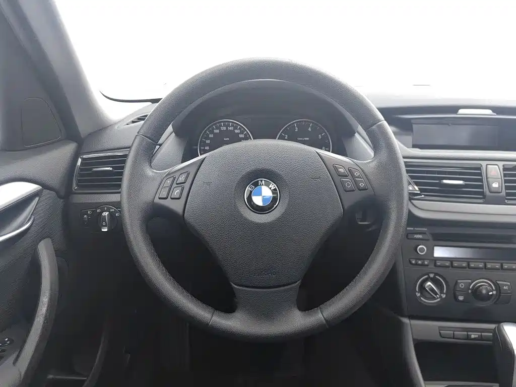 BMW X1 2014 — фото 11
