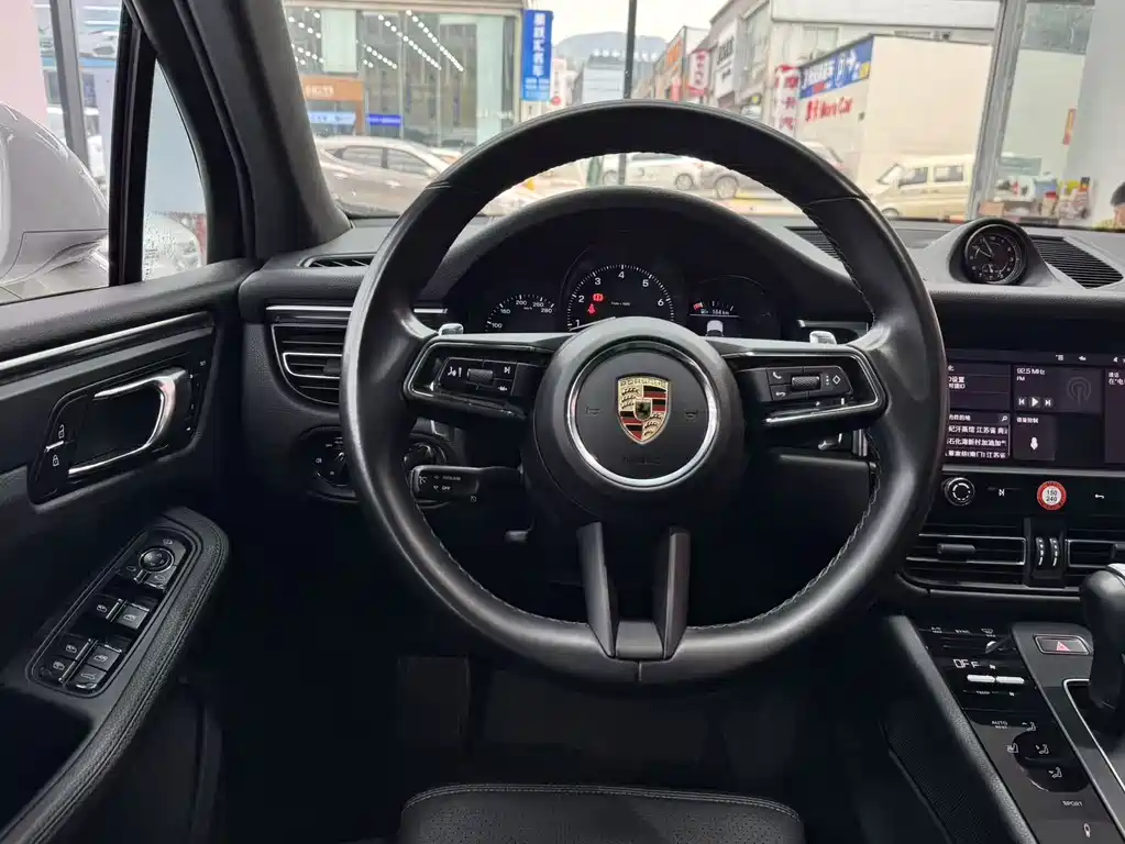 Porsche Macan 2023 — фото 12