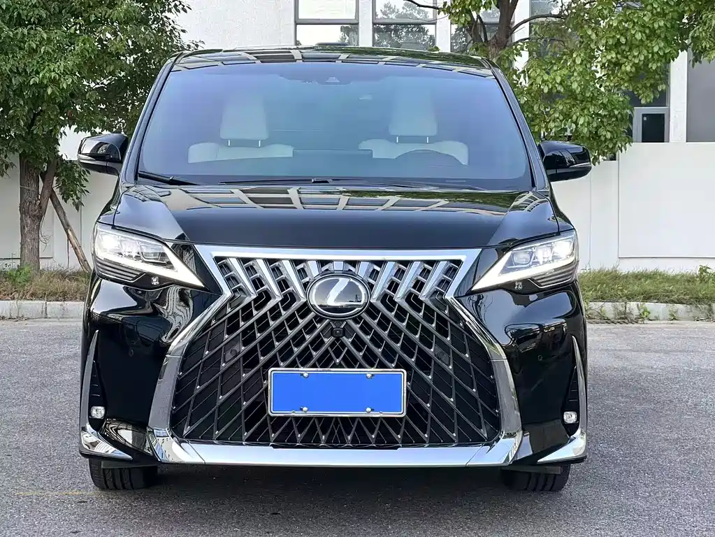 Lexus LM 2022