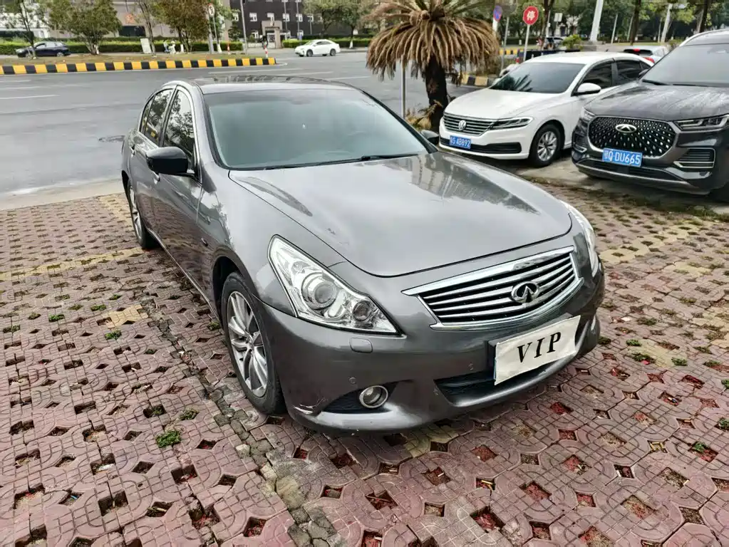 Infiniti G 2011