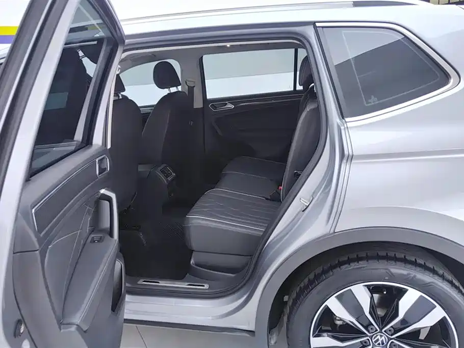 Volkswagen Tiguan L 2022 — фото 11
