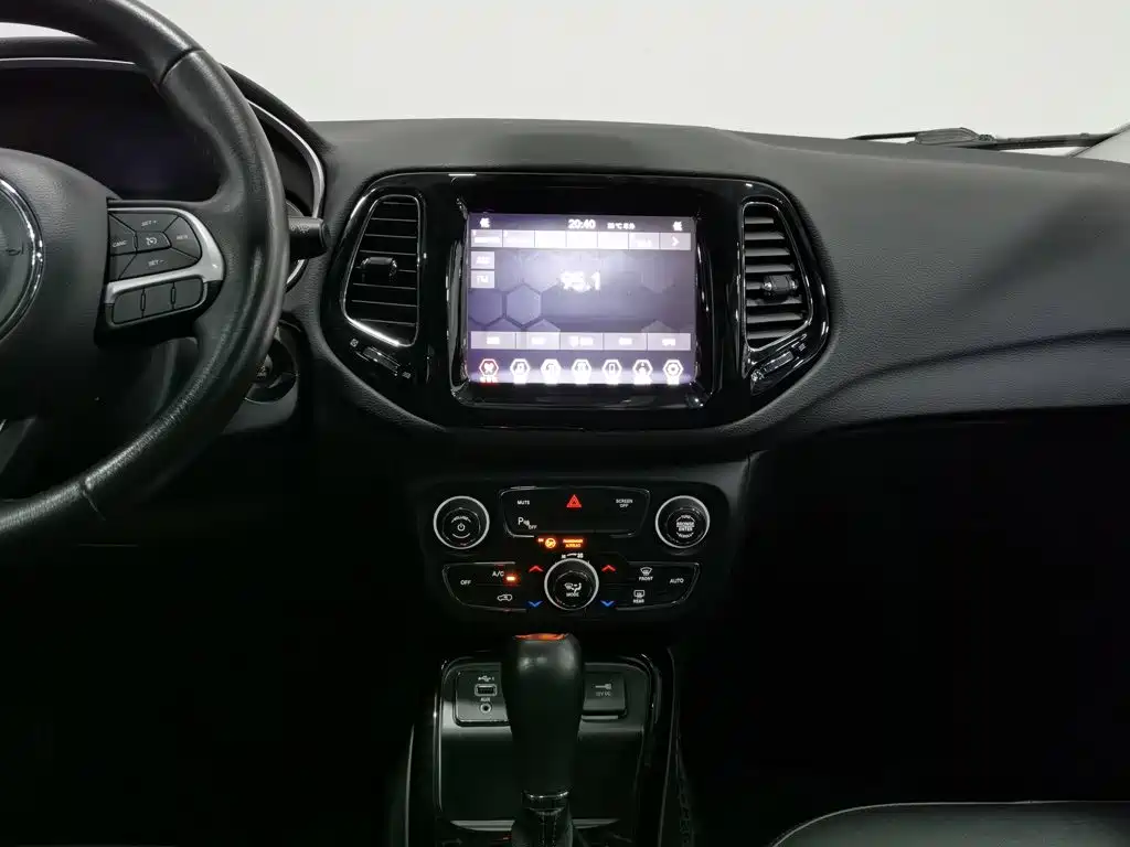 Jeep Compass 2020 — фото 12
