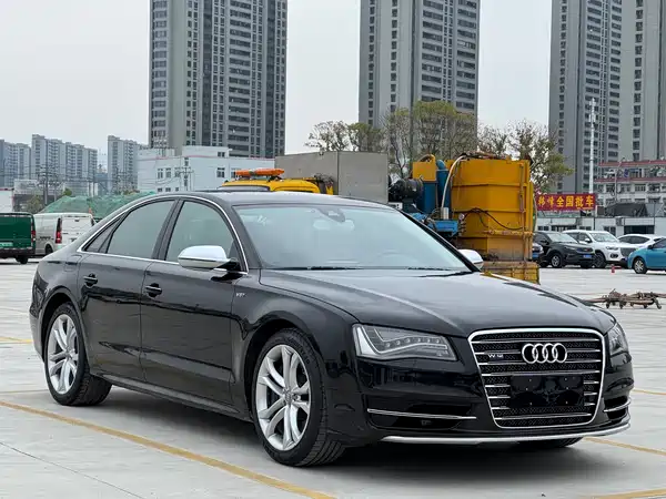 Audi S8 2013
