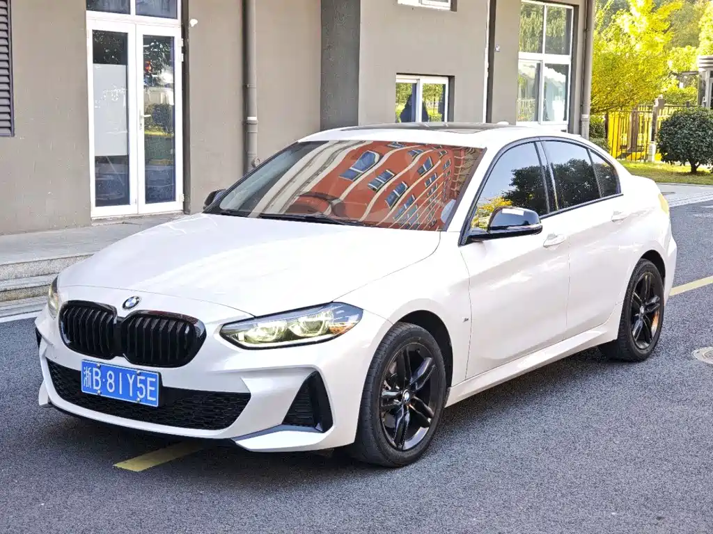 BMW 1 Series 2021 — фото 1