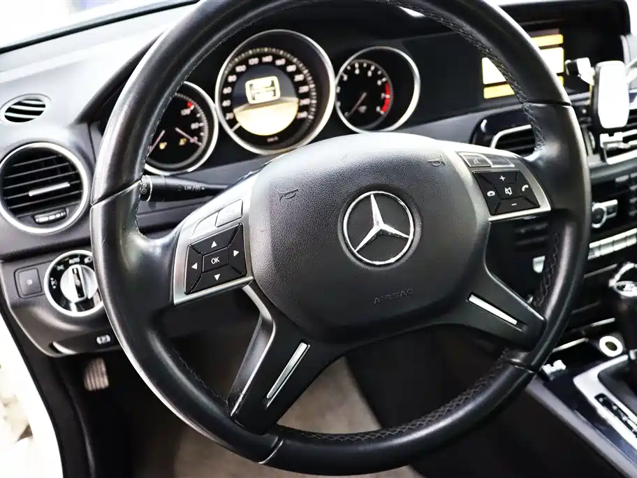 Mercedes-Benz C-Class 2012 — фото 16