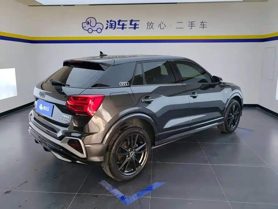 Audi Q2L 2021