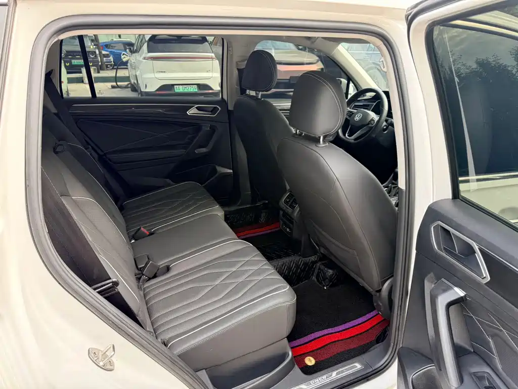 Volkswagen Tiguan L PHEV 2022 — фото 13