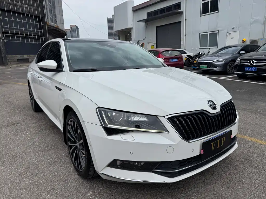 Skoda Superb 2018 — фото 2