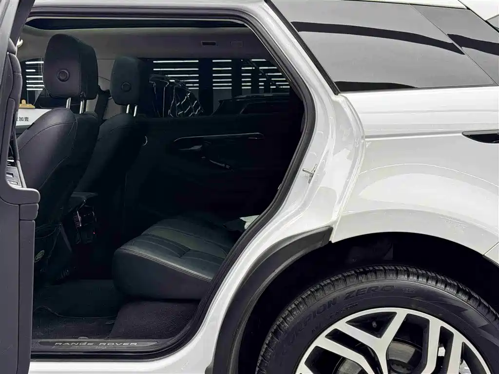 Land Rover Evoque 2023 — фото 7