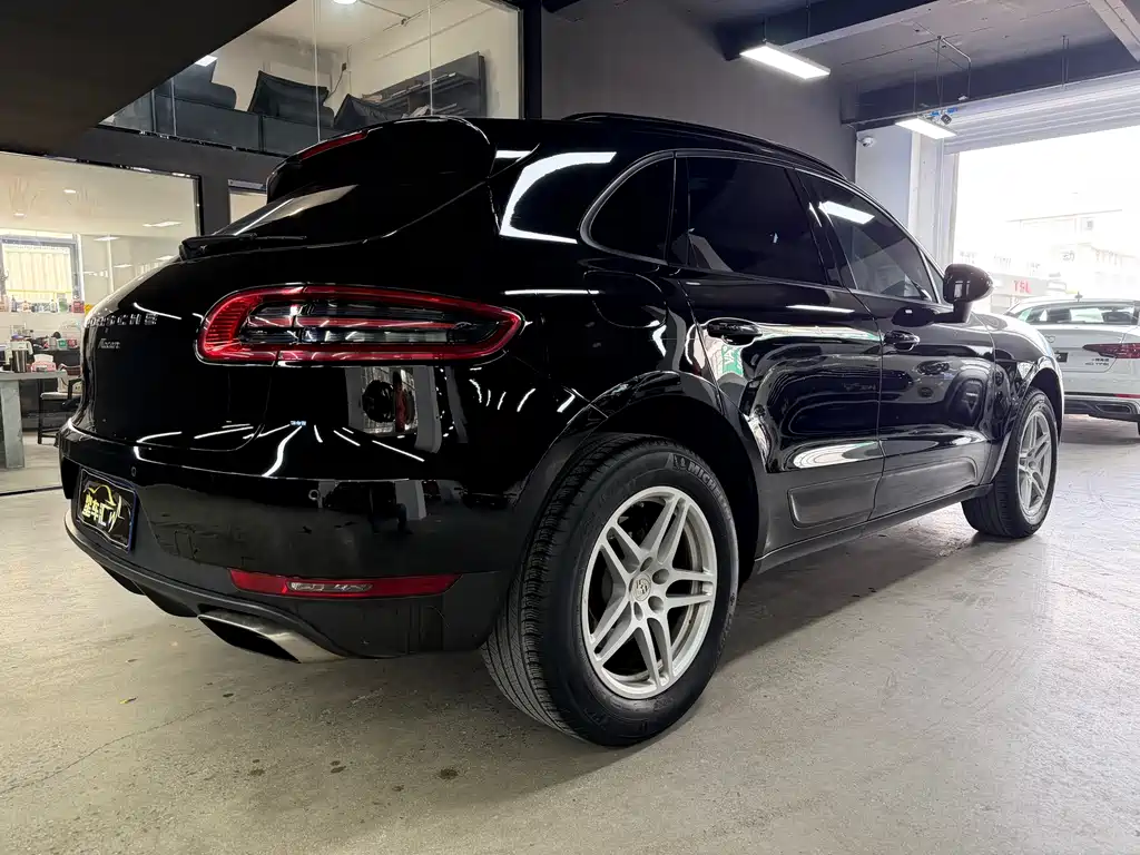 Porsche Macan 2017 — фото 14