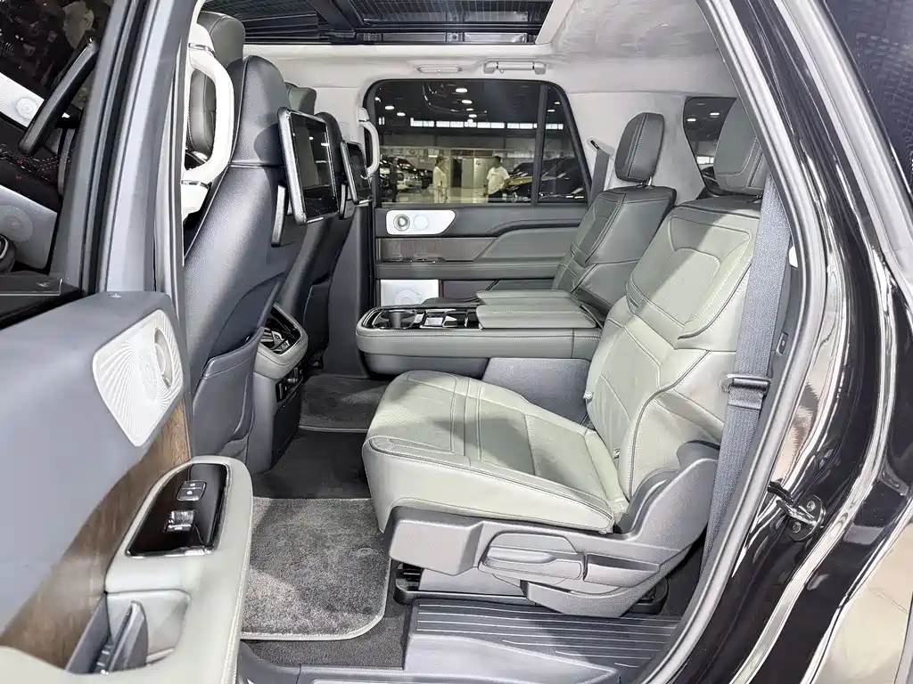 Lincoln Navigator 2023 — фото 13