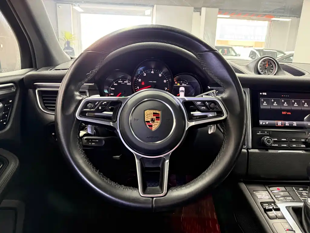 Porsche Macan 2017 — фото 9