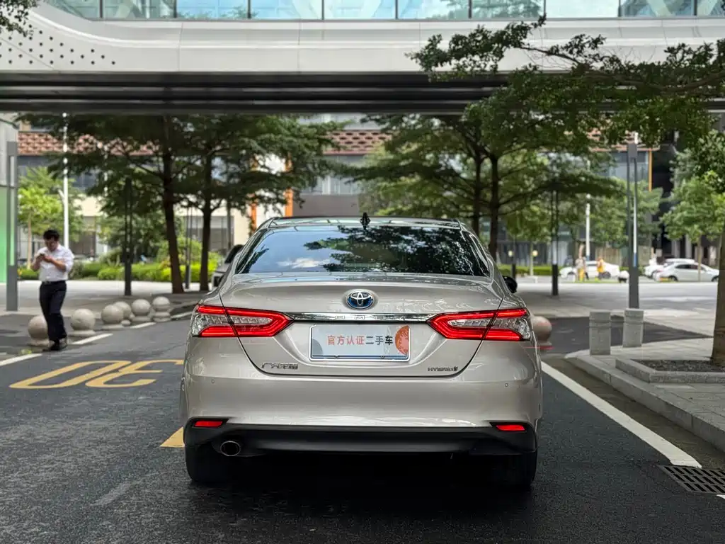 Toyota Camry 2021 — фото 6