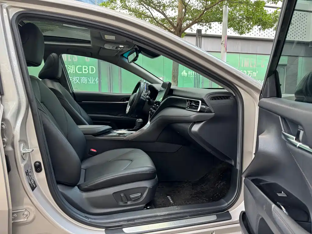 Toyota Camry 2021 — фото 10