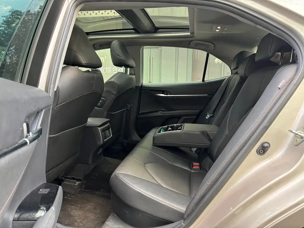 Toyota Camry 2021 — фото 12