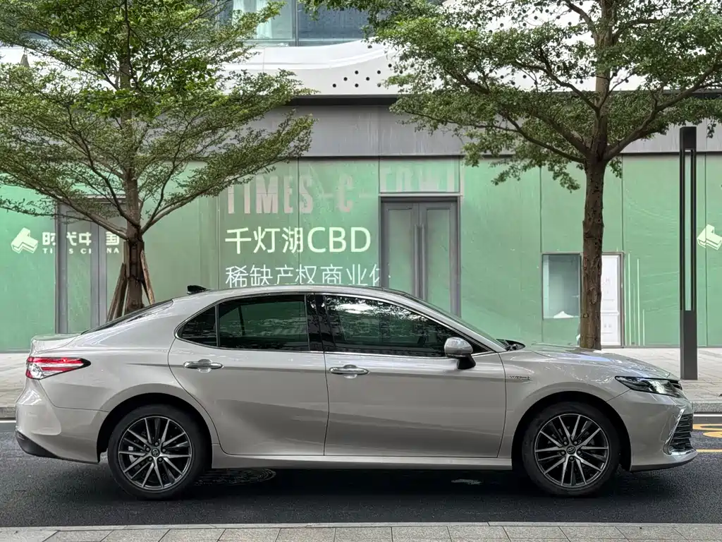 Toyota Camry 2021 — фото 5