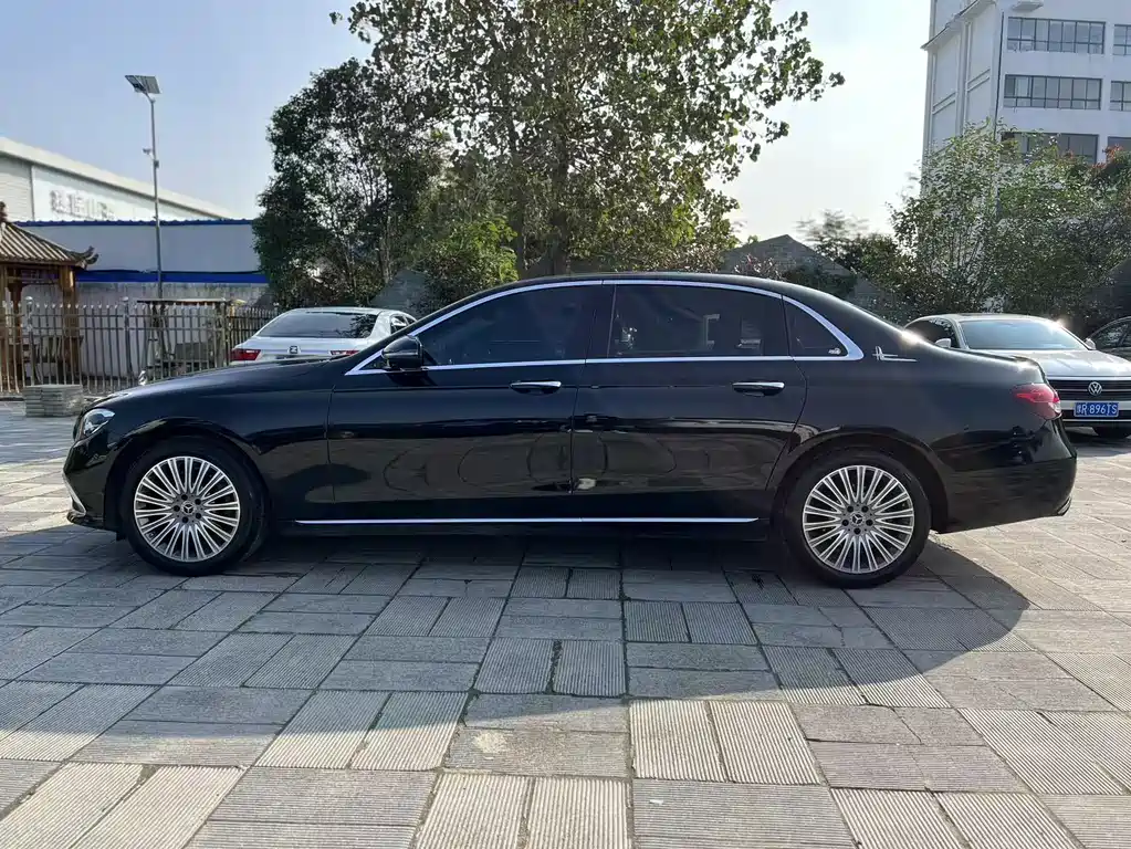 Mercedes-Benz E-Class 2022 — фото 4